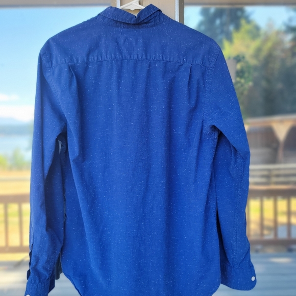 Old Navy Classic Button-Down Shirt - Picture 6 of 8